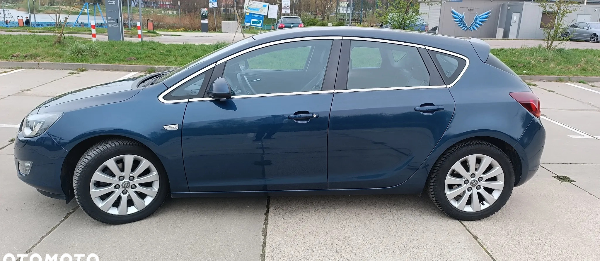 Opel Astra cena 26900 przebieg: 206800, rok produkcji 2011 z Koszalin małe 379